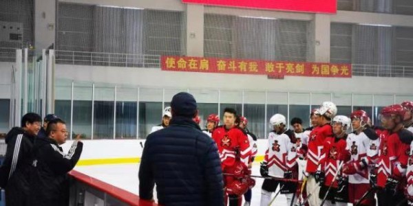 开云下载-【冬奥·人物】英如镝：站上赛场 已是中国冰球一大步