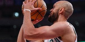 怀特：库里曾鼓励我多投 这让我变成场均出手10个三分的球员